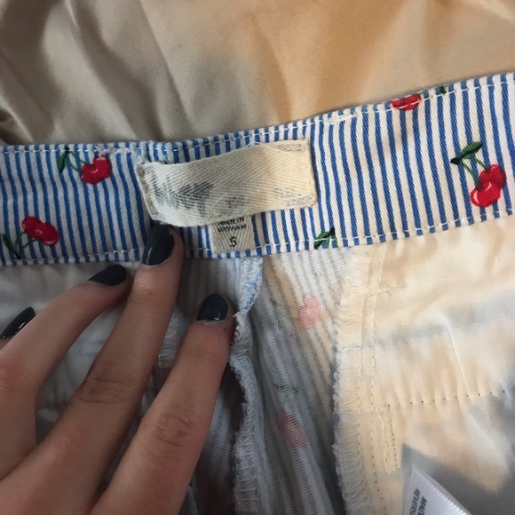 Cherry low rise shorts - Picture 2 of 6